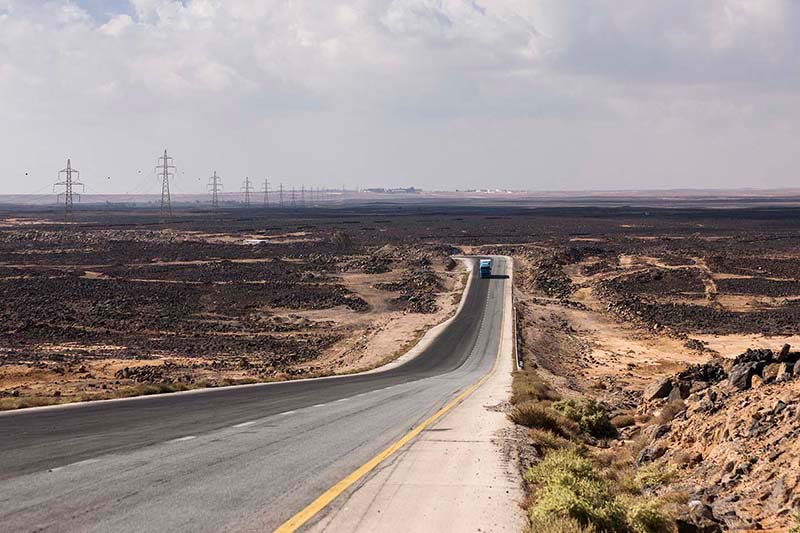 砂漠の道路　ヨルダン　アズラク
