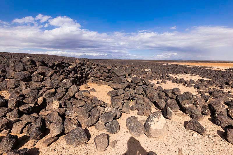 カイトサイト　砂漠の遺跡　玄武岩の囲壁　ヨルダン