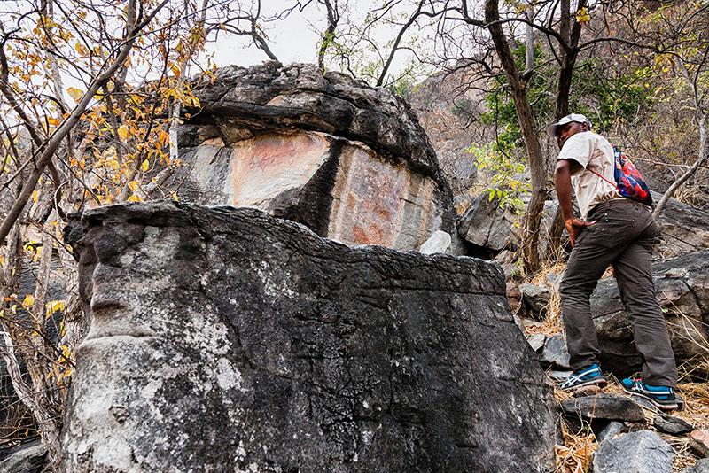 ボツワナ　アフリカ　ツォデロ　古代岩絵　世界遺産