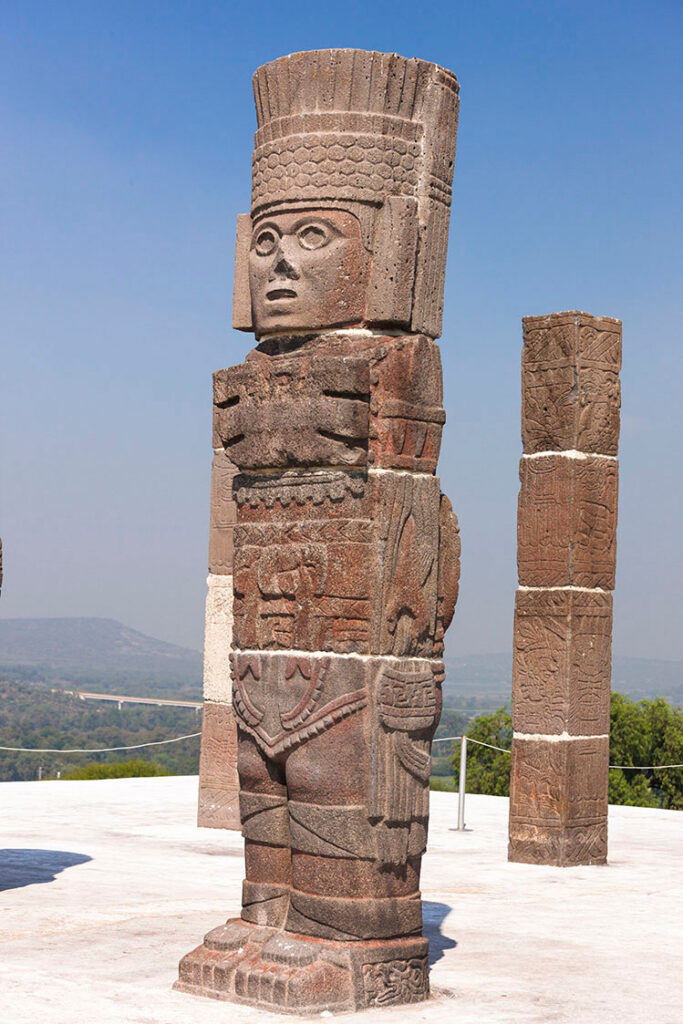 トゥーラ遺跡　戦士像　トルテカ文化　メキシコ