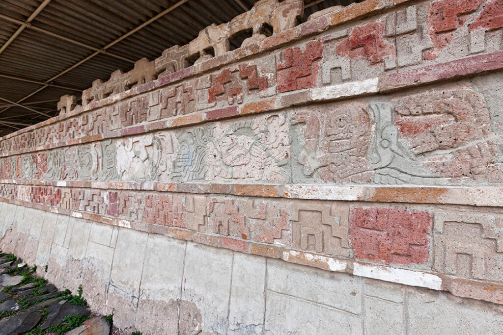 トゥーラ　彫刻　メキシコ