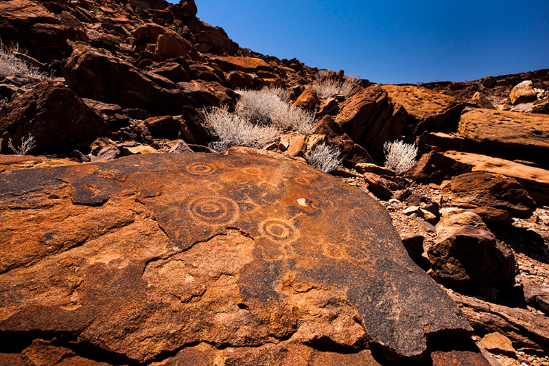 トゥウェイフルフォンテーン　ナミビア  namibia twyfelfontein rock art