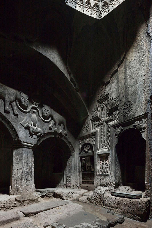 ゲガルド修道院　アルメニア　geghard monastery armenia