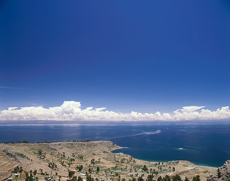 チチカカ湖　アマンタニ島　ペルー　lake titicaca and amantani island peru