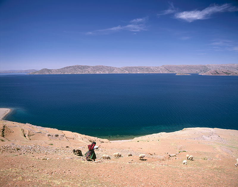 チチカカ湖　アマンタニ島　ペルー　lake titicaca and amantani island peru