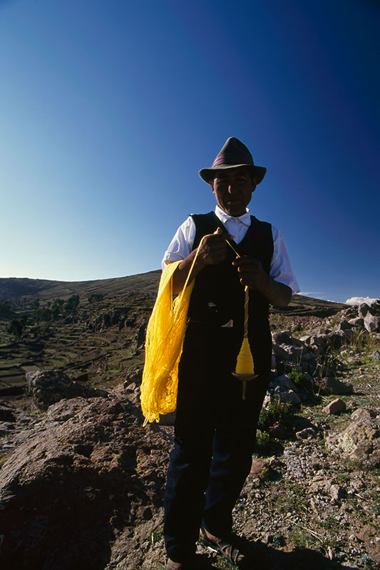 チチカカ湖　アマンタニ島　ペルー　lake titicaca and amantani island peru