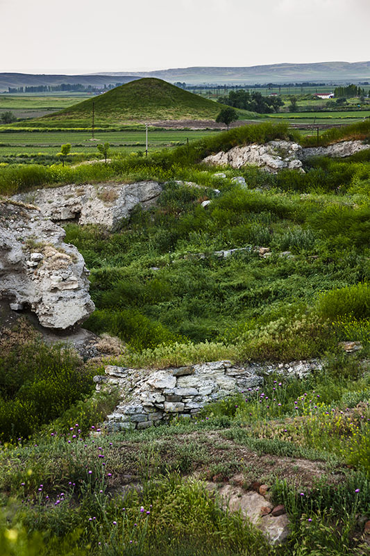 ゴルディオン　円形墳墓群　トルコ　gordion ruins tomb tumulus turkey