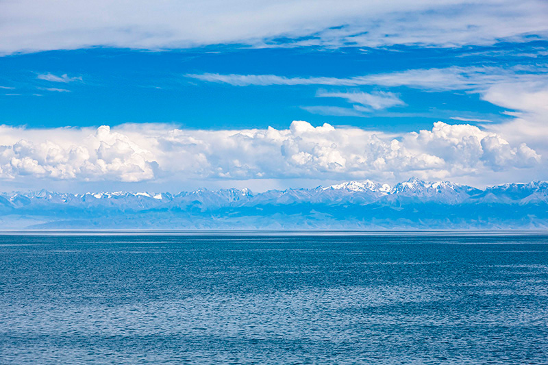 イシク・クル　天山山脈　キルギス　Issyk kul Tien Shan Mountains Kyrgyz