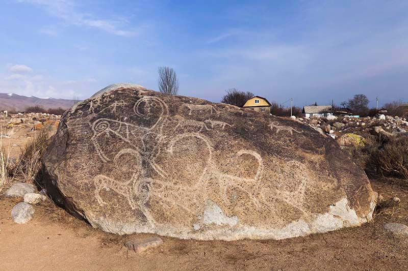 イシク・クル　古代岩絵　紀元前　ギルギス　Ancient petroglyph site of Issyk kul　Kyrgyz