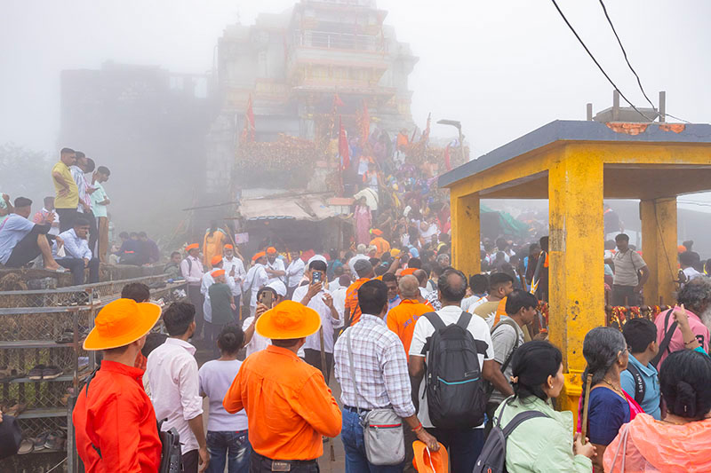 ギルナール山　アンビカ寺院　グジャラート　インド mt. girnar ambika temple gujarat india